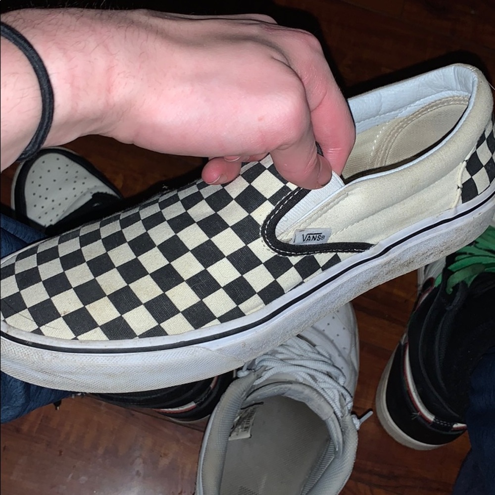 Clean up before sal!! Vans hit different!! No box
